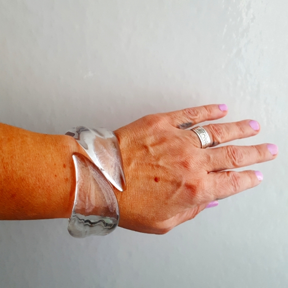 🌙VTG Clear Lucite Clamper Bracelet